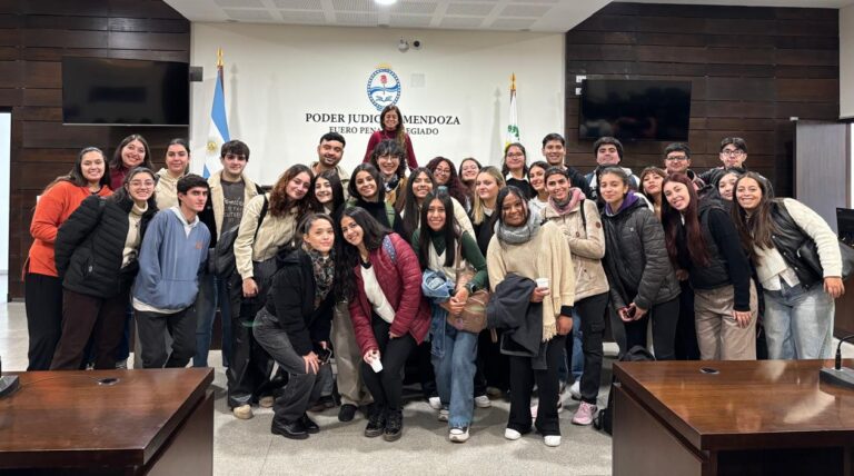 Alumnos de Criminalística profundizan su formación en el Fuero Penal Colegiado de Mendoza