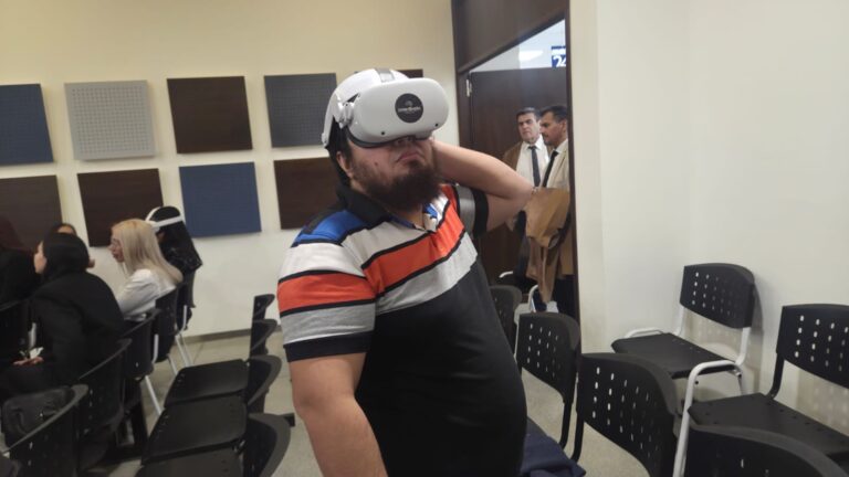 Lentes de realidad virtual para recorrer la escena del crimen: experiencia inmersiva en la Mesa Federal de Juicio por Jurados en el Polo Judicial de Mendoza