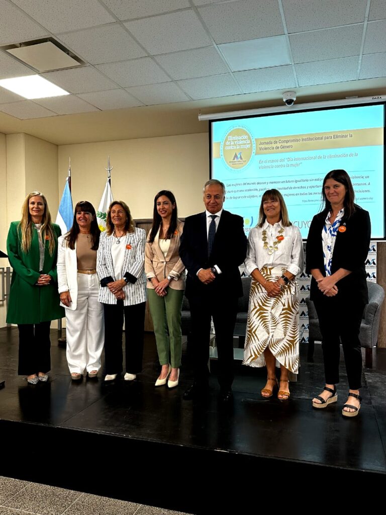 Se firmó en el MPF un Acta de Compromiso que involucra a los tres Poderes del Estado para erradicar la violencia contra la mujer