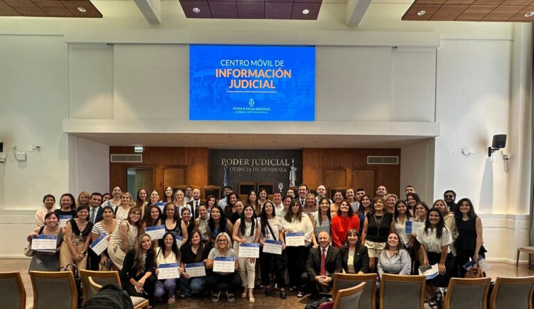 El Poder Judicial reconoció el trabajo de 66 profesionales que prestaron servicio en el Centro Móvil de Información Judicial