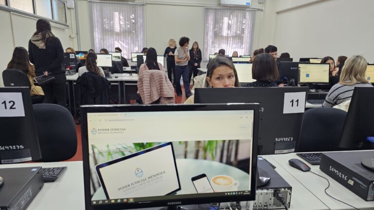 Concurso de ingreso: 236 profesionales aprobaron el primer examen