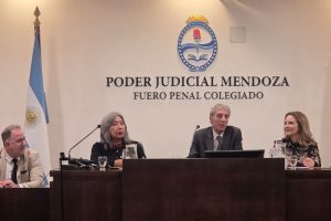 De izq. a der. Dr. Deane, Dra. Álvarez, Dr. Cascio y Dra. Marmolejo