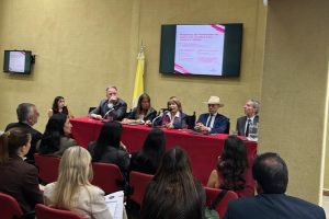 De izq. a der. Dr. Deane, Dra. Mane