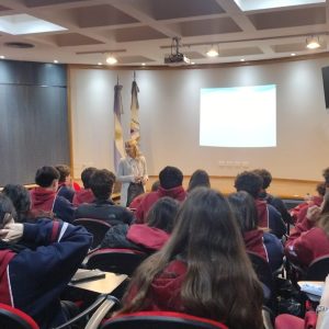 Dra. Laigle disertó ante alumnos del nivel secundario