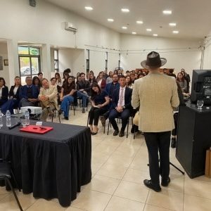 Profesionales y estudiantes se dieron cita para escuchar al Dr. Valerio